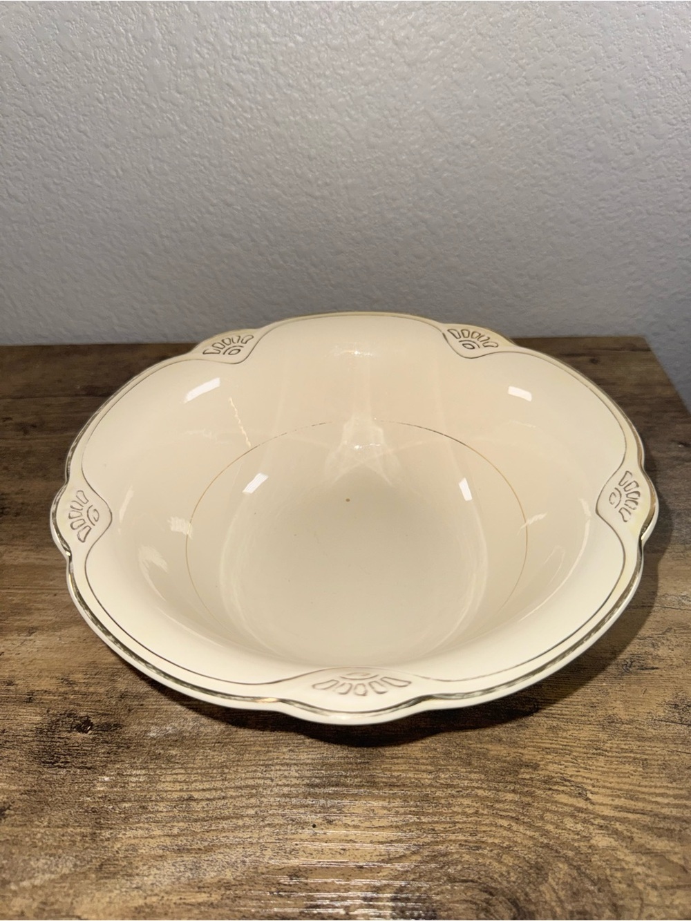 Vintage Homer Laughlin Cream Gold Scalloped Serving Bowl USA C43N6 - Picture 8 of 10
